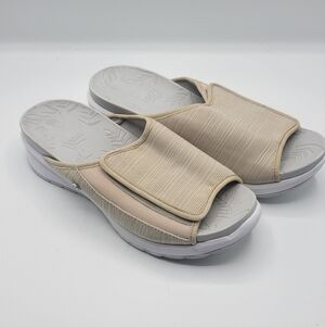 BZees slides with velcro size 9.5M